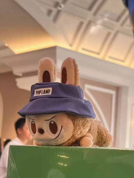 Labubu stands on his shoulders